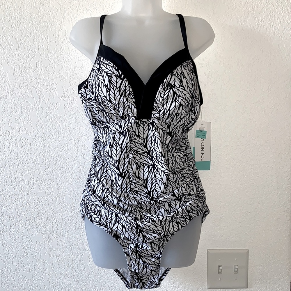 NWT Sea & Sand Beachwear tummy control swimsuit